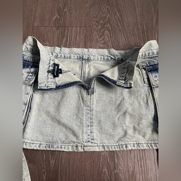 PrettyLittleThing VINTAGE WASH CARGO POCKET DENIM MINI SKIRT - Picture 8 of 9